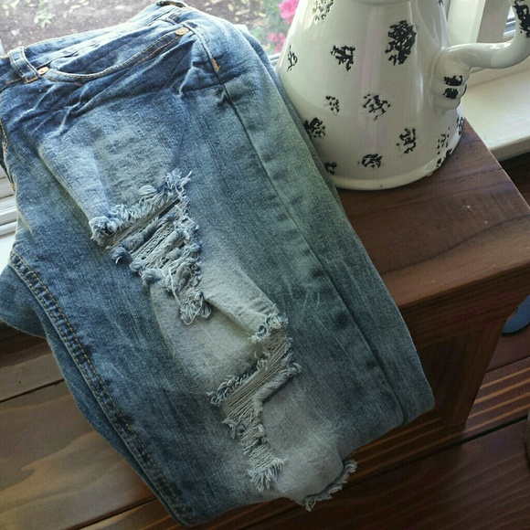 SOLD Light Wash Destroyed Cropped Denim - Picture 4 of 4