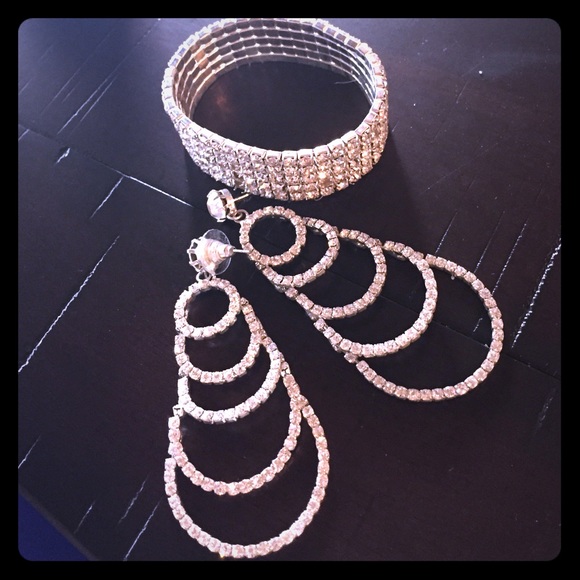 ❌SOLD❌ Stunning Silver Formal Earrings & Bracelet