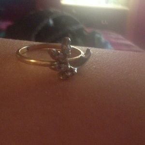 Gold ring size 6 with with six diamonds