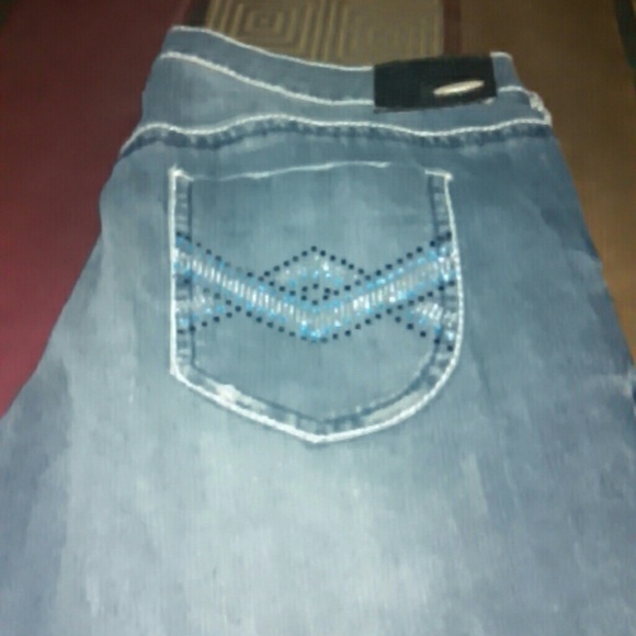 Skinny jeans jeweled pockets