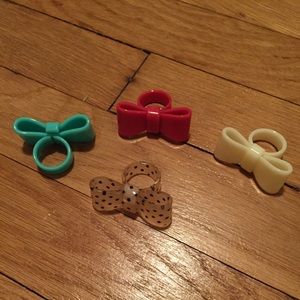 Plastic bow rings