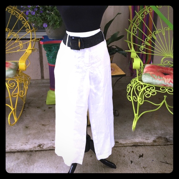 Bundle two Capri pants ( white and brown)