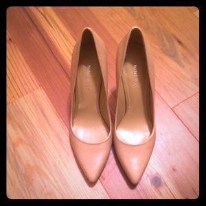 Nude Pumps