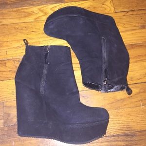 Aldo Wedge platform side zip booties size 8