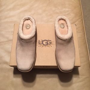 Women's ugg tan mules / slip of clogs