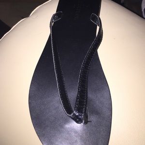 Black Ann Taylor flips
