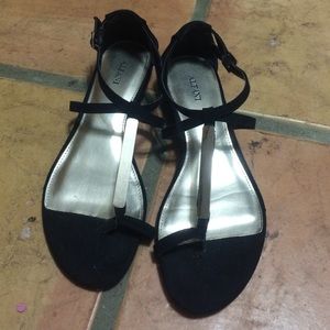 Black and gold sandals with small wedge