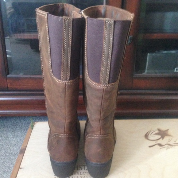 Boots - Picture 2 of 3