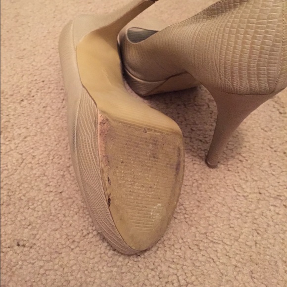 BCBG Generation taupe heels - Picture 3 of 4