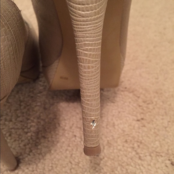 BCBG Generation taupe heels - Picture 4 of 4