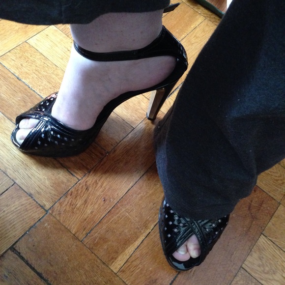 Black patent silver heel peep Stuart Weitzman sz9 - Picture 4 of 4