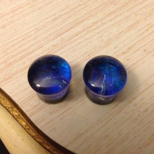 Glass ocean plugs