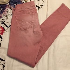 LIGHT PINK AMERICAN EAGLE SKINNY JEANS
