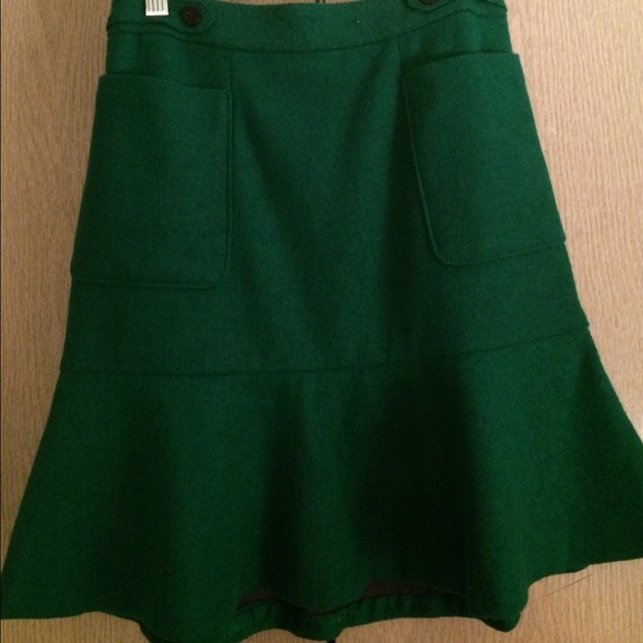 Up we cute kelly green skirt!!