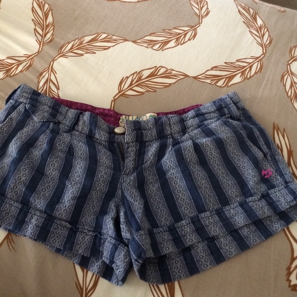 $5 if bundled with 2 other items 💙Billabong linen shorts