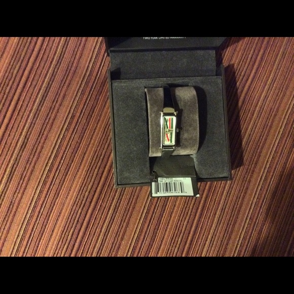 Gucci Women's 1500 Series Gold Dial Watch