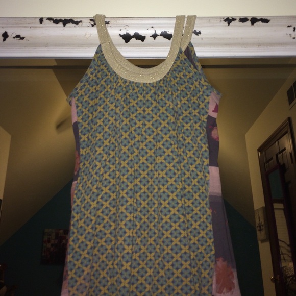 Cute summery tank! - Picture 2 of 3