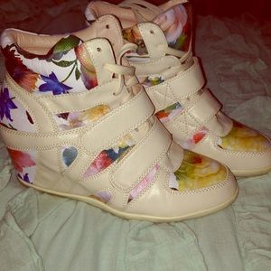 Floral Wedge Sneaker 🌸💖💕
