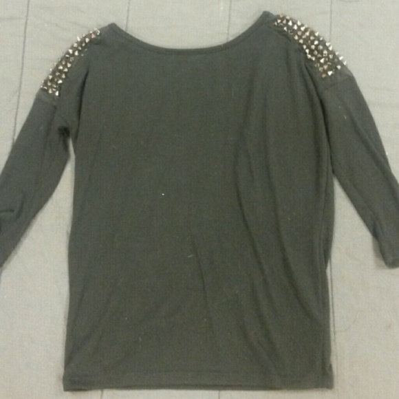 🎉Black studded shoulder shirt