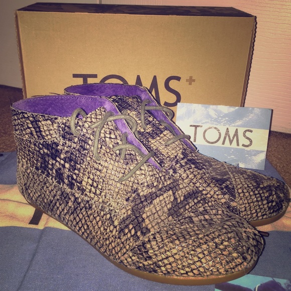 Toms Grey Serpentine Tribal Boots