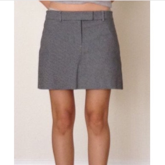 Theory skirt with small scale houndstooth print.