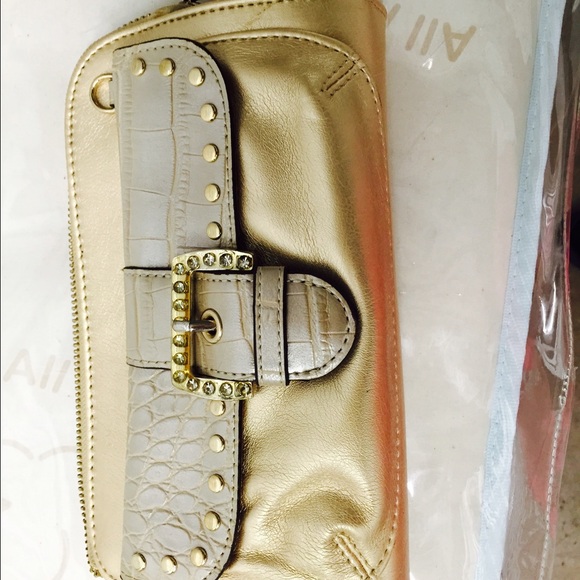 NWOT wallet/shoulder bag