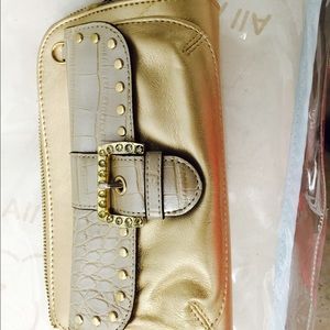 NWOT wallet/shoulder bag