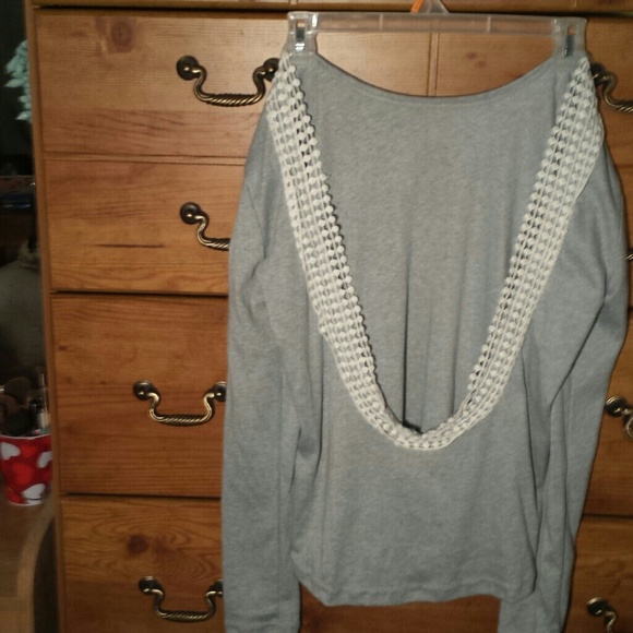 Grey cut out back white trim long sleeve shirt