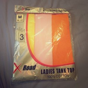 Lady's Tank top bundle💚