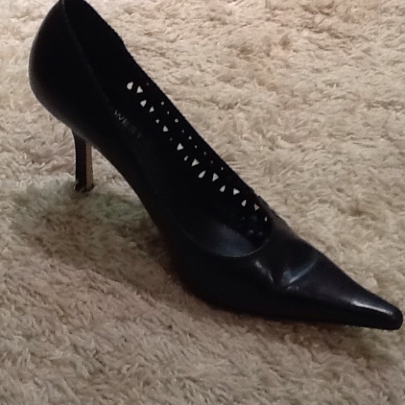 Black pointed toe woven 31/2 in heel