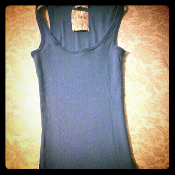 Hollister top