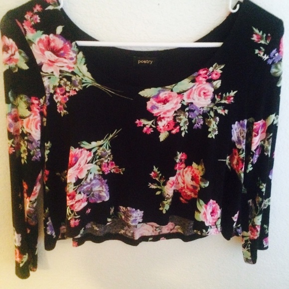 NEW . Long sleeve crop top