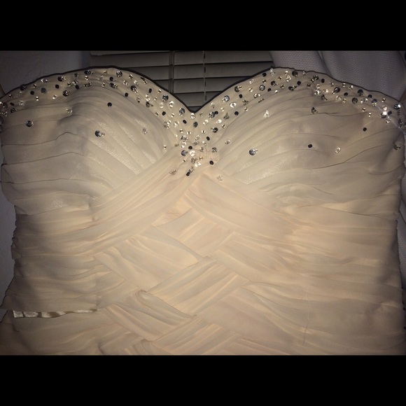 Dress - Picture 2 of 4