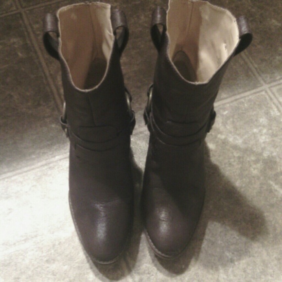 Guess boots