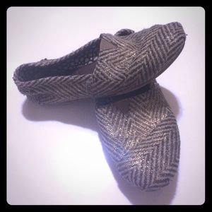 Toms - Gold woven thread slide ons. OFFER (: