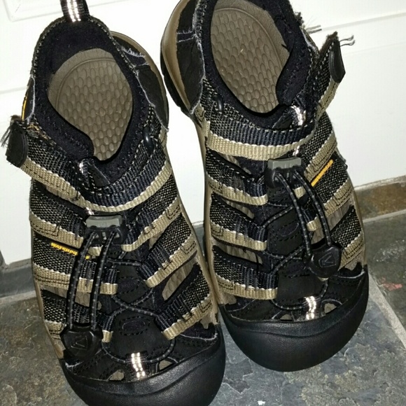 SOLD! Boys Keen sandals - Picture 2 of 3