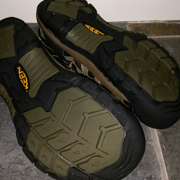 SOLD! Boys Keen sandals - Picture 3 of 3