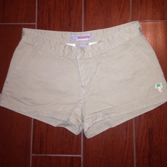 Hollister Khaki Shorts w/ Palm Tree!