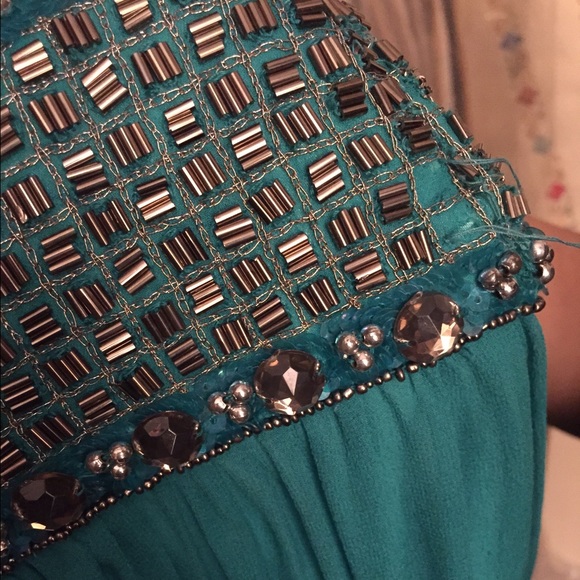 Cache dress - Picture 3 of 3