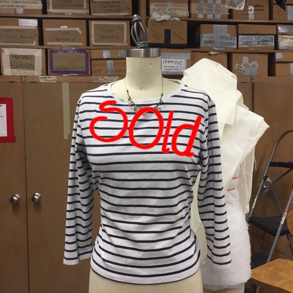 🚫SOLD🚫Purple/navy and white striped top size L