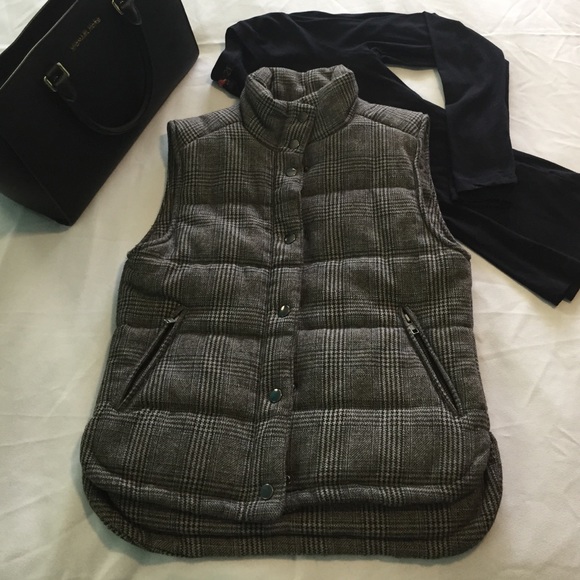 Thick grey plaid zip up button up sleeveless vest