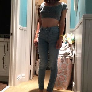 HIGHWAIST LIGHT WASH DENIM