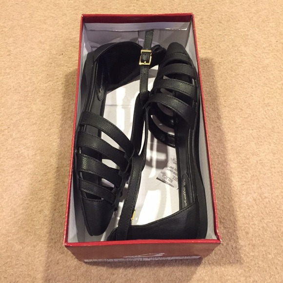 Black sandals NIB - Picture 2 of 4