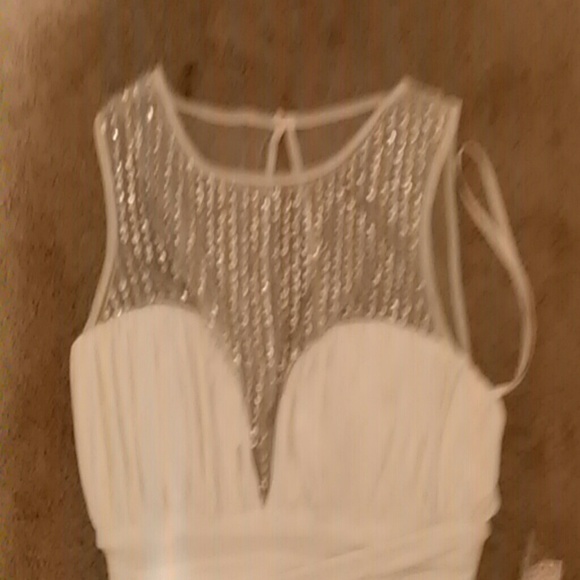 It's a couple sizes too big for me - Picture 3 of 3