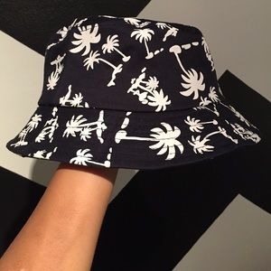 Trade 💗 Bucket Hat