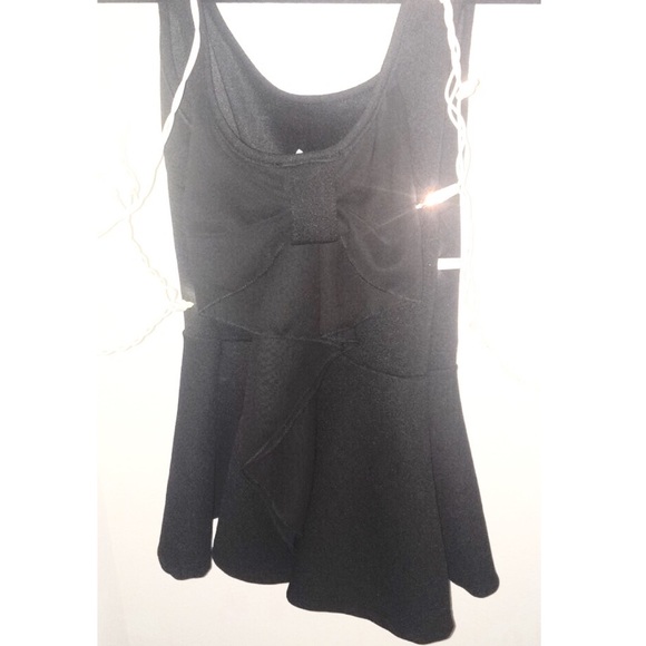 Black Flare Shirt with super cute bow on the back - Picture 1 of 4
