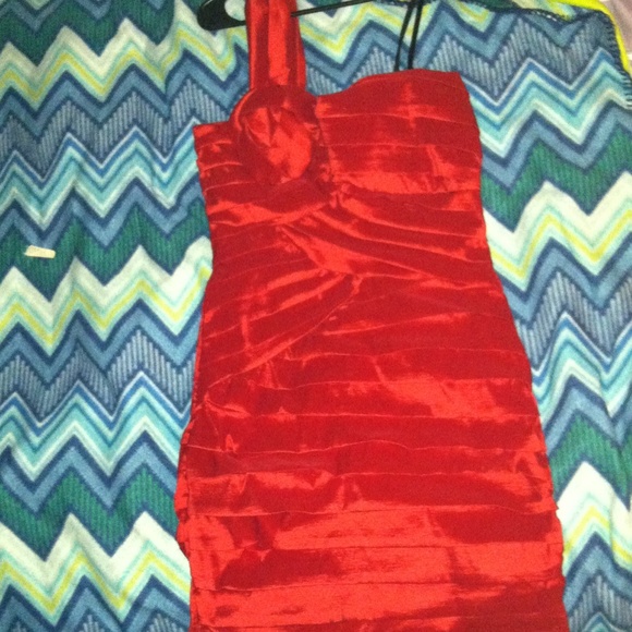 Short red dress - Picture 1 of 2