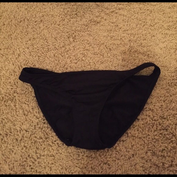 Bikini - Picture 2 of 2