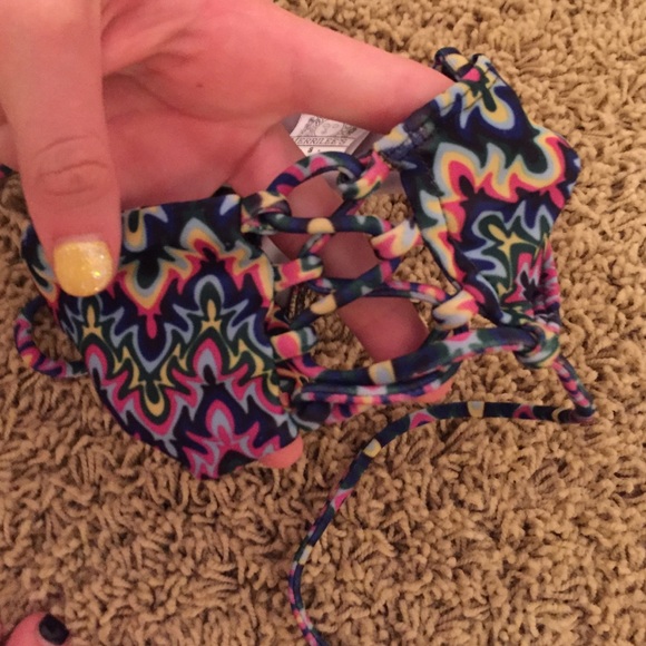 Bikini - Picture 2 of 4