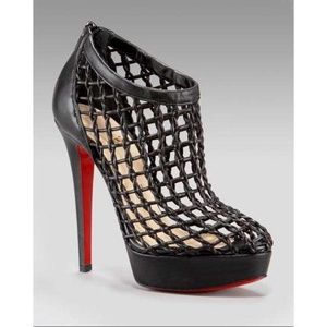 LOOKING FOR THESE SIZE 36.5